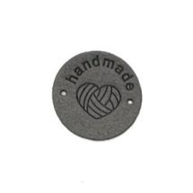 Kangasmerkki keinomokkaa Handmade/ lankakerä tummanharmaa pyöreä 25 mm