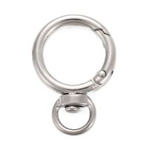 Iso pyöriväkantainen pyöreä avaimenperä platinanvärinen n. 37,3x14 mm