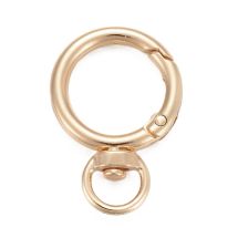 Iso pyöriväkantainen pyöreä avaimenperä kullanvärinen n. 37,3x14 mm