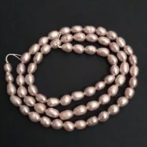Makeanvedenhelmi jyvä/barokki n. 3-4 mm vaalea/persikka nauha