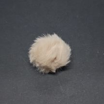 Pom/tupsu keinoturkis Beige pienempi 30-40 mm