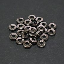 Metallihelmi litteä rondelli 5-6x2 mm gun metalin värinen 20 kpl