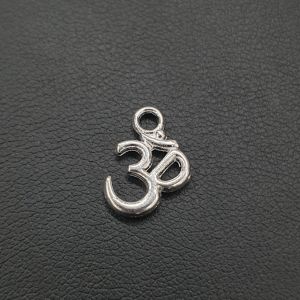 Metallimaskotti "Om" 16x11 mm hopeoitu