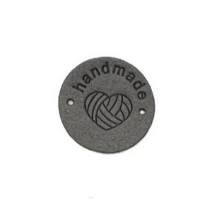 Kangasmerkki keinomokkaa Handmade/ lankakerä tummanharmaa pyöreä 25 mm