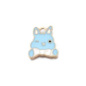 Metalliemalimaskotti pupu ja rusetti aqua / kulta 17x14,5 mm
