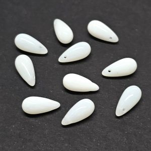 Pitkä pisarahelmi 5x12 mm opaali valkoinen 10 kpl