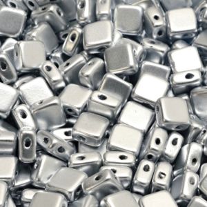 Litteä kaksireikäinen minineliöhelmi 6x6 mm opaakki metallihohto mattahopea 10 kpl