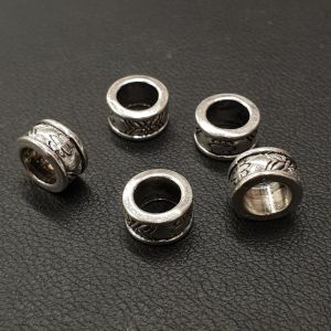 Metallihelmi isoreikäinen kuvioitu kapea rengas 8x4 mm antiikkihopeanvärinen 5 kpl