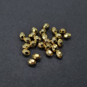 Metallihelmi kullanvärinen pieni viistokulmainen ovaali 4x3,5 mm n. 25 kpl