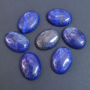 Kapussi ovaali n. 30x22 mm lapis latsuli (V) 1 kpl