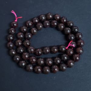 Tukkuerä kivihelmi pyöreä 7,5-8 mm granaatti n. n. 37 cm nauha