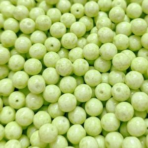 Pyöreä lasihelmi Tsekki opaakki pintaväri vaalea limenvihreä 6 mm 30 kpl