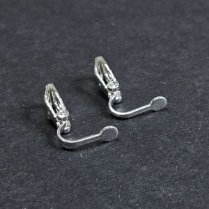 Korvakoruklipsit 13 mm hopeoitu 1 pr