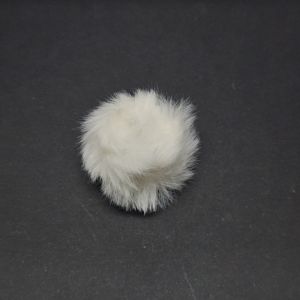 Pom/tupsu keinoturkis Off White pienempi 30-40 mm