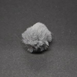Pom/tupsu keinoturkis Dark Gray pienempi 30-40 mm