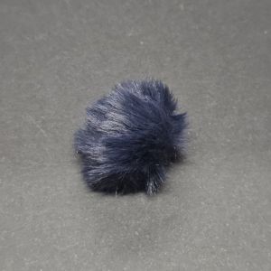 Pom/tupsu keinoturkis Dark Blue pienempi 30-40 mm