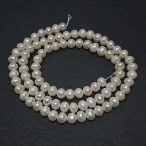 Makeanvedenhelmi pyöreähkö B++ n. 5-6 mm valkoinen nauha