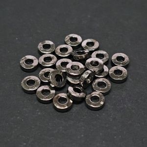 Metallihelmi litteä rondelli 5-6x2 mm gun metalin värinen 20 kpl