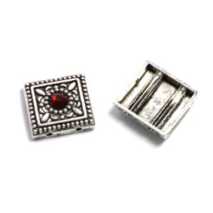 Swarovski korulinkki neliö siam /platina 1 kpl