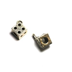 Metallimaskotti 3D arpakuutio  7,6/14,7x7,6 mm antiikkihopeanväri