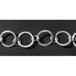 Ketju pyöreät renkaat "harjattu" pinta n. 20+9 mm hopeoitu n. 20 cm