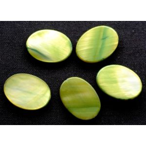 Helmiäinen litteä ovaali n. 18x13 mm avocado (V) 1 kpl