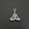 Metallimaskotti Yoga asana istuva 20x16 mm antiikkihopeanvärinen
